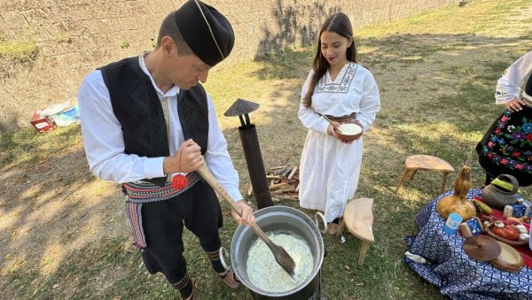 БЕЛМУЖ ПРЕШИШАО ЈАГЊЕТИНУ: Почиње тродневна традиционална манифестација посвећена пастирском јелу у Сврљигу