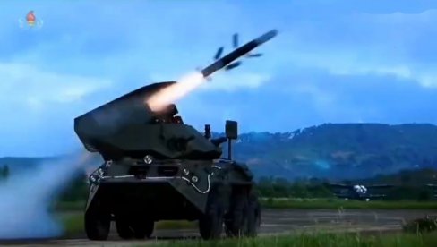 КИМОВ УБИЦА ТЕНКОВА НА ПОКЛОН ПУТИНУ: Севернокорејски ракетни систем „Булсае-4“ по први пут примећен у области Харкова (ВИДЕО)