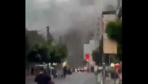 ОДЈЕКНУЛА СНАЖНА ЕКСПЛОЗИЈА: Хаос у Бејруту (ВИДЕО)