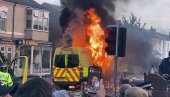 HAOS U SAUTPORTU U ENGLESKOJ: Izbili sukobi policije i građana nakon bdenja za troje ubijenih (FOTO)
