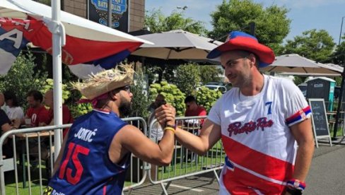 NE MOŽE TO BEZ JOKIĆEVIH KONJA! Srbi i Portorikanci priredili šou pred početak meča košarkaša na Olimpijskim igrama (VIDEO)