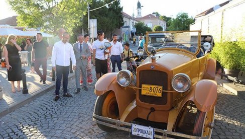 AUTO SOFIJE LORE I PRISLIJA: Izložba oldtajemra u okviru manifestacije Gročanske svečanosti