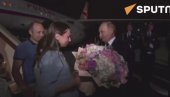 POGLEDAJTE - PUTIN DOČEKAO RUSE VRAĆENE U ZEMLJU: Počasni puk za povratak u otadžbinu (VIDEO)