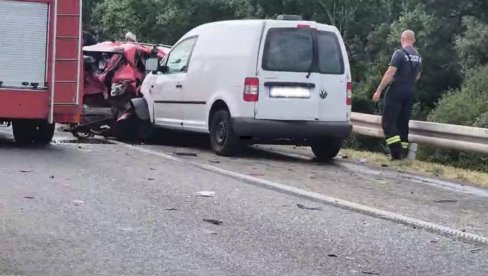 TEŠKA NESREĆA IZMEĐU RAŽNJA I POJATA: Kolona na auto-putu duga pet kilometara (FOTO/VIDEO)