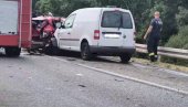 TEŠKA NESREĆA IZMEĐU RAŽNJA I POJATA: Kolona na auto-putu duga pet kilometara (FOTO/VIDEO)