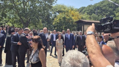 VUČIĆ SA SILJANOVSKOM DAVKOVOM U PROHORU PČINJSKOM: Predsednica Severne Makedonije u poseti Srbiji (VIDEO)
