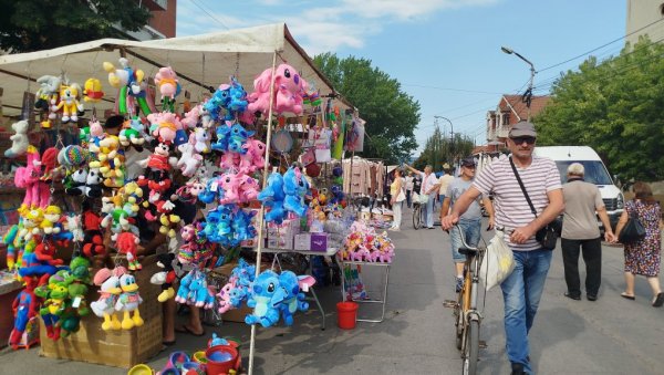 СВЕ ПО МАЛО, ЗА СВАКОГ ПОНЕШТО: У Параћину данас илиндански вашар (ФОТО)