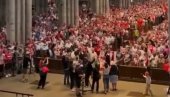 НЕВЕРОВАТНО: Хиљаде навијача црвено-белих упало у цркву и урадило - ово (ВИДЕО)
