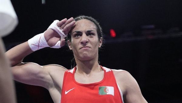 И ТО СЕ ДЕСИЛО: Боксерка из Алжира, коју оптужују да је мушкарац, обезбедила олимпијску медаљу