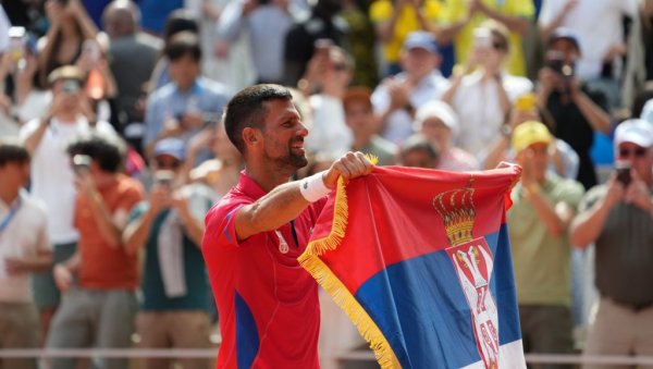 СРБИЈА У СРЦУ - ТРОБОЈКА У РУЦИ: Овако је Новак Ђоковић прославио то што је постао олимпијски шампион