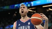 АРМАНИ СПРЕМИО ПОНУДУ ЗА МИЛУТИНОВА! Ево колико ће српски центар зарадити уколико потпише уговор са манекенима