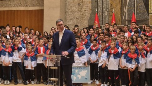 VUČIĆ SA UČESNICIMA KAMPA SRBIJA TE ZOVE 2024: Srbija je uvek u vama, jer u vama kuca srpsko srce (VIDEO)