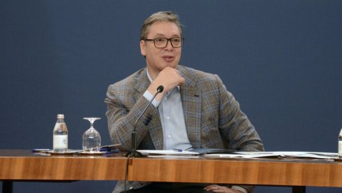 ВУЧИЋ СЕ ВАНРЕДНО ОБРАЋА ЈАВНОСТИ