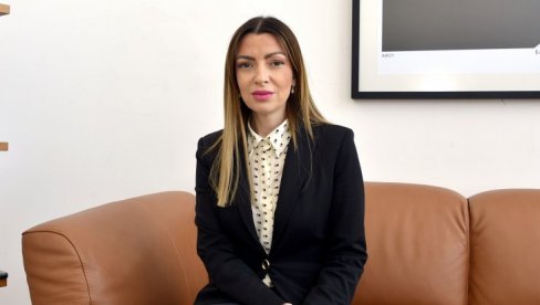 МЕСАРОВИЋ СА ГРАЂАНИМА ИСПРЕД НАРОДНЕ СКУПШТИНЕ: Никада нећу одустати од борбе за Србију