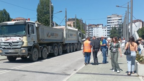 ОЧЕКУЈЕМО НАСИЛНО ОТВАРАЊЕ МОСТА: Председник и Срби са севера КиМ упозоравају на опасне планове Приштине око Косовске Митровице