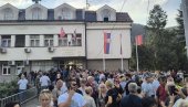 NAROD SE VEĆ OKUPIO: Vučić danas razgovara sa građanima u Malom Zvorniku (FOTO)