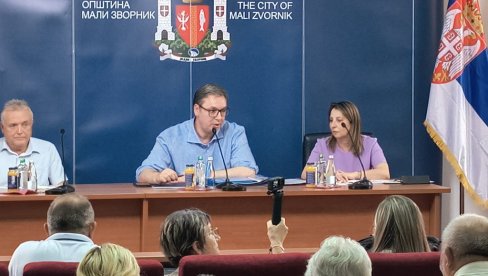 PREDSEDNIK ODGOVARA NA SVA PITANJA: Vučić sa građanima Malog Zvornika (VIDEO)