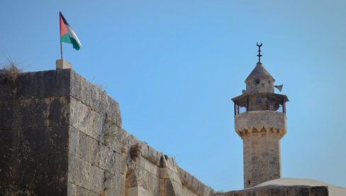АБАС ПОВЛАЧИ КЉУЧНИ ПОТЕЗ: Ел-Шеих постаје привремени наследник и могући будући лидер Палестине АБАС ПОВЛАЧИ КЉУЧНИ ПОТЕЗ: Ел-Шеих постаје привремени наследник и могући будући лидер Палестине
