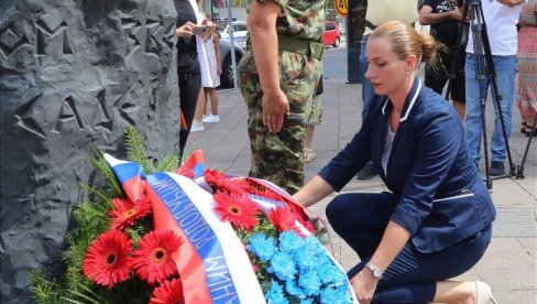 VENCI NA SPOMENIK OBEŠENIM RODOLJUBIMA: Obeležena 83.godišnjica zločina na Terazijama