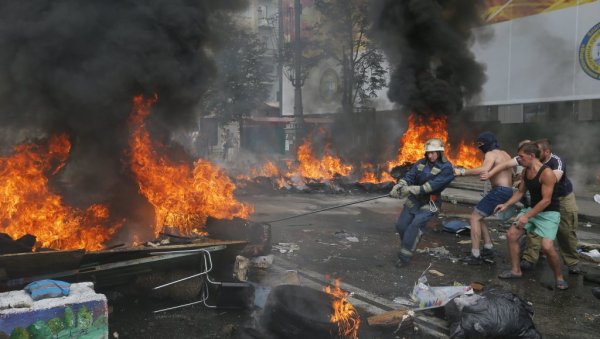 МРАЧНЕ НАМЕРЕ: Чанак прижељкује украјински сценарио за Србију (ФОТО)