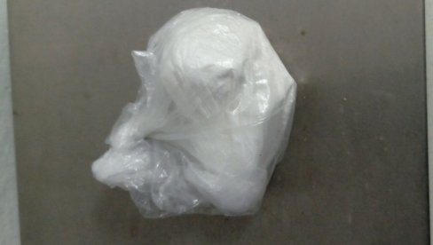 УХАПШЕНИ ДИЛЕРИ У ОБРЕНОВЦУ: Заплењени кокаин и канабис