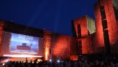 NA DUNAV FILM FESTU U SMEDEREVU VEČERAS PREMIJERA SERIJE „RINGIŠPIL“: Prve dve epizode po romanu Jelene Bačić Alimpić