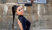 BIVŠA ZVEZDA GRANDA IZAŠLA IZ PORODILIŠTA: Po Azru i bebu došao je muž, ispred ih je sačekao besni džip