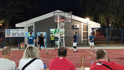 BASKET-TURNIR 3h3 U ČAST SPORTSKE LEGENDE PARAĆINA   Stojanoviću i teren u Gloždaku