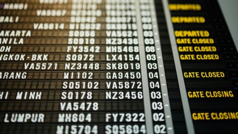 ПОНОВО ДОСТУПАН ПРОЛАЗ КРОЗ И-ГЕЈТ КАПИЈЕ: Путницима са британским пасошима омогућена услуга на аеродромима