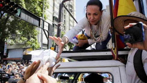 ПРЕКО МРТВИХ ДО ВЛАСТИ: Добитница Нобелове награде за мир позива у рат ПРЕКО МРТВИХ ДО ВЛАСТИ: Добитница Нобелове награде за мир позива у рат