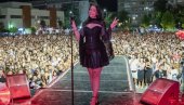 СТИЛ САЊЕ ВУЧИЋ ОСТАВЉА БЕЗ ТЕКСТА: Од денсерке до рок принцезе у црној венчаници (ФОТО)