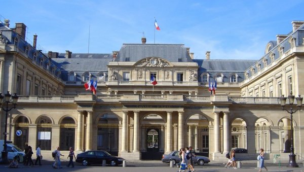 ФРАНЦУСКА ПОКРЕЋЕ ИСТРАГУ: Дипломата се појавио у Епстајновим фајловима