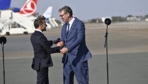 ВУЧИЋ СТИГАО У ПАРИЗ: Следи вечера с Макроном