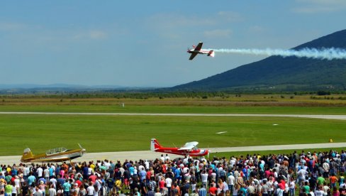 SPEKTAKL NA NEBU IZNAD VRŠCA: Ovog vikenda održava se najveći aero-miting u regionu