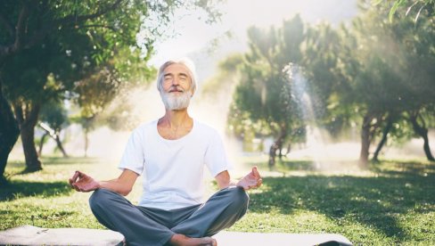 IZBORITE SE SA USAMLJENOŠĆU: Kako meditacija pomaže starijima