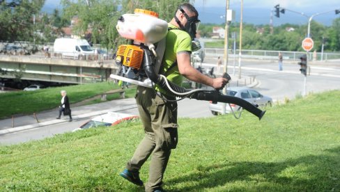 UNIŠTAVANJE KRPELJA: Akcija na parkovskim površinama u Kraljevu