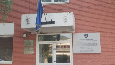 SEDMI DAN BLOKADE SRPSKIH INSTITUCIJA NA SEVERU KOSOVA I METOHIJE: Na zgradi Privremenog organa tzv. zastava Kosova