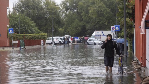 СТРАШНА ОЛУЈА НА СЕВЕРУ ИТАЛИЈЕ: Нестао човек; срушио се мост; полава у Милану