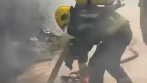 POŽAR KOD ZEMUN POLJA: Gorele kuća i šupa, vlasnik pokušao da ugasi vatru- završio u bolnici (VIDEO)