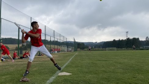 SPORTSKI PRESEDAN: Softbol i skajbol timovi zajednički trenirali