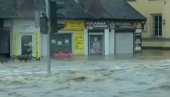 POJAVILI SE POTRESNI SNIMCI IZ POLJSKE: Voda ulicama nosi sve pred sobom, jedna osoba stradala od posledica snažnog nevremena (VIDEO)