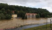 PUKLA BRANA U POLJSKOJ: Voda nosi sve pred sobom - preti da potopi grad (VIDEO)