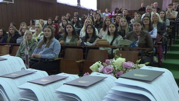 ПРИМЉЕНА НОВА ГЕНЕРАЦИЈА БРУЦОША: Факултет педагошких наука у Јагодини