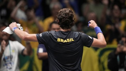 BRAZILAC SE SNAŠAO NA ZELENOJ POVRŠINI: Čileanac se oslanja na servis!