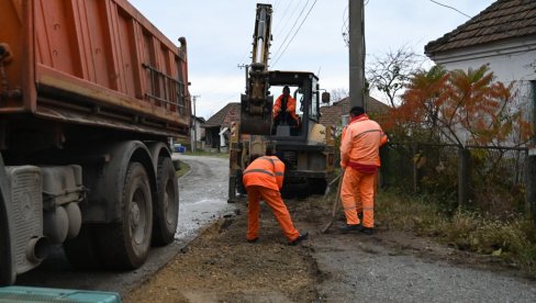 POTPUNA OBUSTAVA SAOBRAĆAJA: Radi se završni sloj asfalta