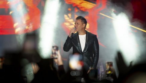 PREVRNUO SE KOMBI AMADEUS BENDA: Svi članovi se nalazili unutra, prve slike s mesta nesreće (FOTO) PREVRNUO SE KOMBI AMADEUS BENDA: Svi članovi se nalazili unutra, prve slike s mesta nesreće (FOTO)