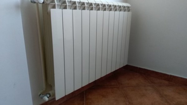 ОБРЕНОВЧАНИ ОСТАЛИ БЕЗ ГРЕЈАЊА: Ако буде хладно, радијатори ће опет бити топли ОБРЕНОВЧАНИ ОСТАЛИ БЕЗ ГРЕЈАЊА: Ако буде хладно, радијатори ће опет бити топли