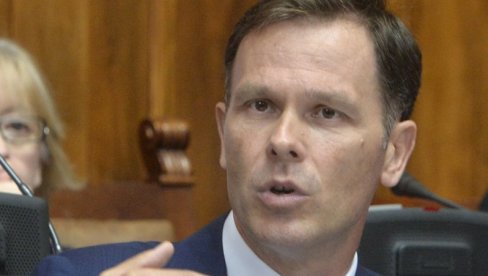 MALI O NAPADU NA KUĆU MILOŠA VUČEVIĆA: Zgrožen sam napadom blokadera MALI O NAPADU NA KUĆU MILOŠA VUČEVIĆA: Zgrožen sam napadom blokadera
