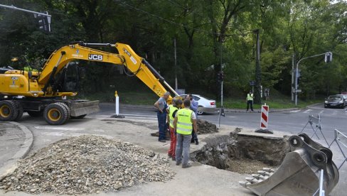 DRAJZEROVOM U TRI TRAKE OD PROLEĆA: Obnova cevovoda u jednoj od najfrekventnijih ulica na Savskom vencu