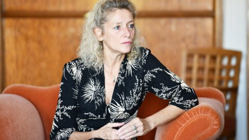 POZORIŠTE PREISPITUJE GRANICE: Glumica Elsa Lepoavr o predstavi Hekuba,ne Hekuba Komedi franseza, izvedenoj na 58.Bitefu POZORIŠTE PREISPITUJE GRANICE: Glumica Elsa Lepoavr o predstavi Hekuba,ne Hekuba Komedi franseza, izvedenoj na 58.Bitefu
